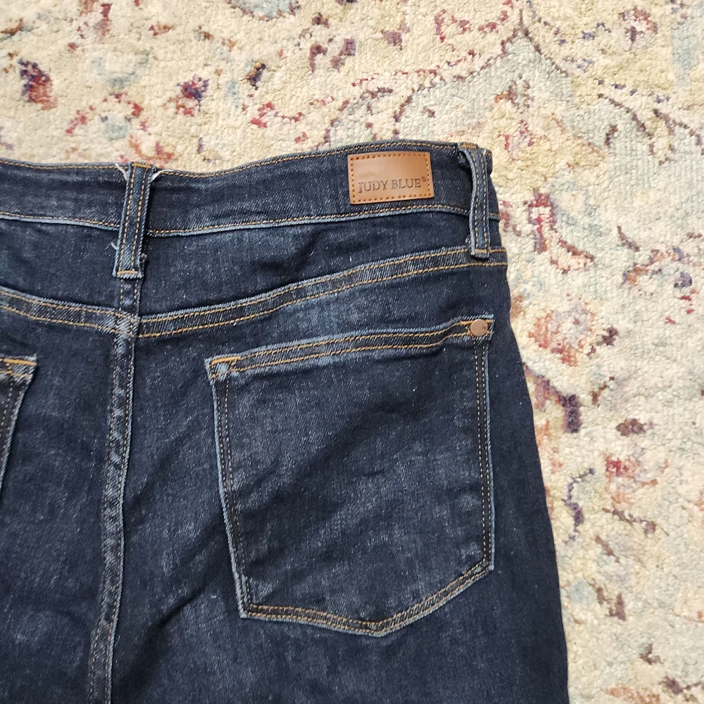 Sold - Judy Blue Dark Wash Raw Hem High Rise Wide Leg Jeans Size 13 / 31 - Picture 8 of 13